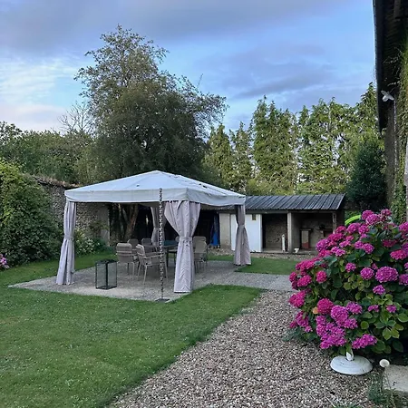 Ch Kingsize Avec Vue Sur Le Perche Bed and Breakfast Tourouvre au Perche